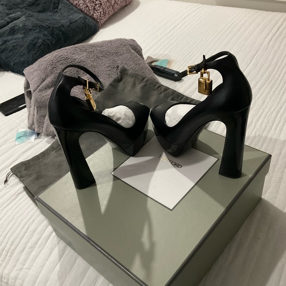 Tom Ford Leather Peep Toe Padlock Platform Pump $1890 Authentic Brand New - Picture 10 of 16